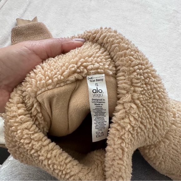 Alo Yoga Foxy Sherpa Jacket in Camel Size Small - Picture 10 of 12